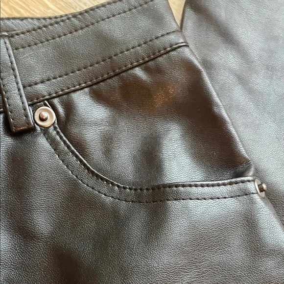 NWT Steve Madden woman’s faux leather Jean style black - Picture 4 of 8